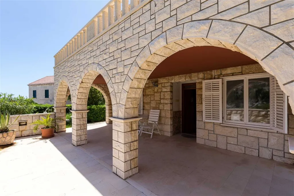 Dubrovnik 2-Bedroom Apartment with Sea-View Terrace