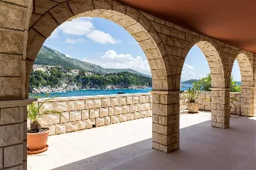 Dubrovnik 2-Bedroom Apartment with Sea-View Terrace