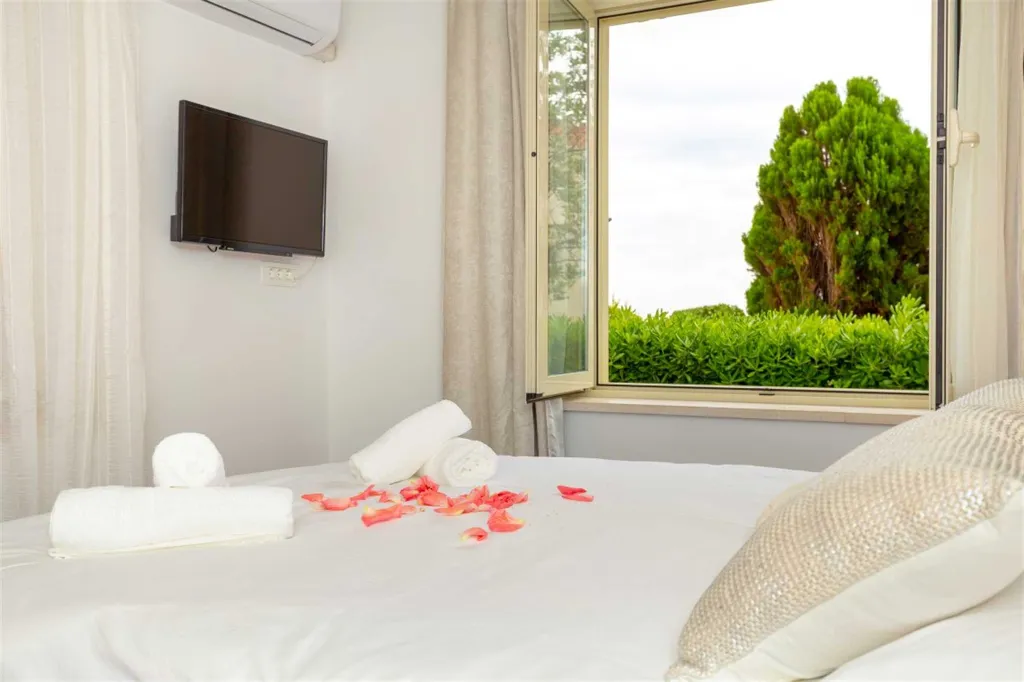 Dubrovnik 2-Bedroom Apartment with Sea-View Terrace