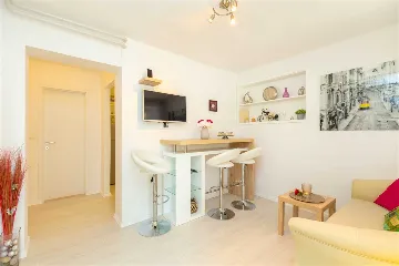 Dubrovnik 2-Bedroom Apartment with Sea-View Terrace