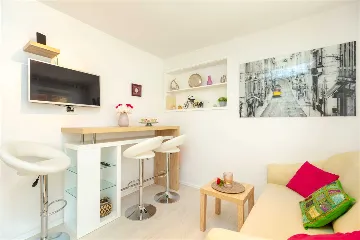 Dubrovnik 2-Bedroom Apartment with Sea-View Terrace