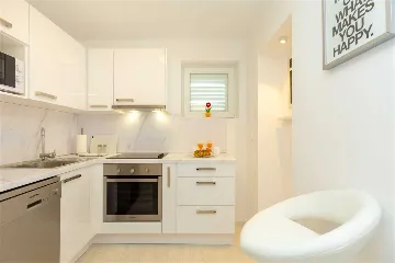 Dubrovnik 2-Bedroom Apartment with Sea-View Terrace