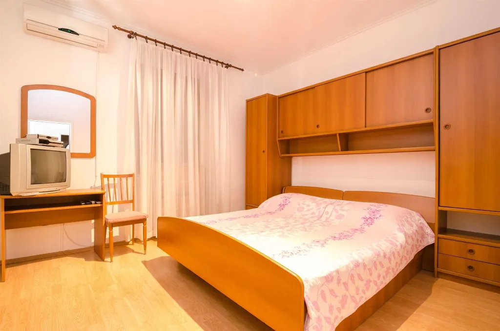 Double Room in Trsteno with Private External Bathroom