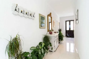 Double Room in Trsteno with Private External Bathroom