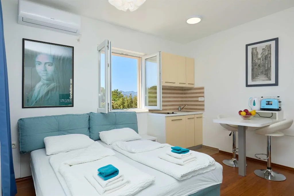 Modern Studio Retreat with Terrace in Dubrovnik