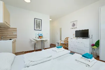 Modern Studio Retreat with Terrace in Dubrovnik