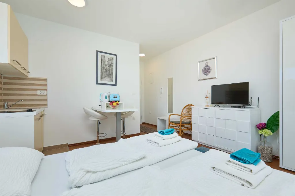 Modern Studio Retreat with Terrace in Dubrovnik
