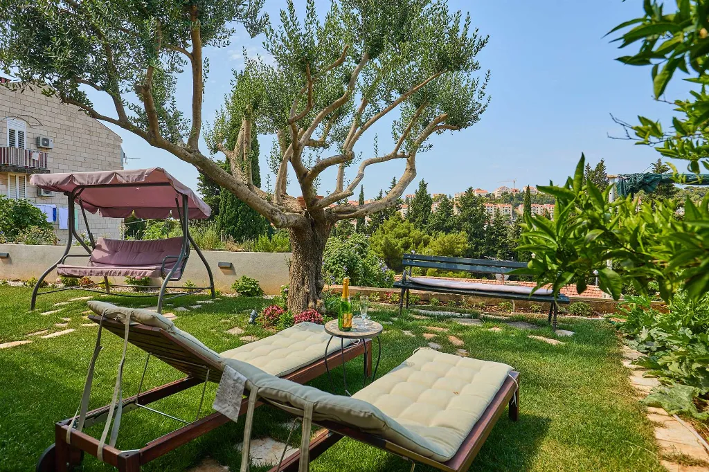Dubrovnik 1-Bedroom Apartment with Terrace for 2