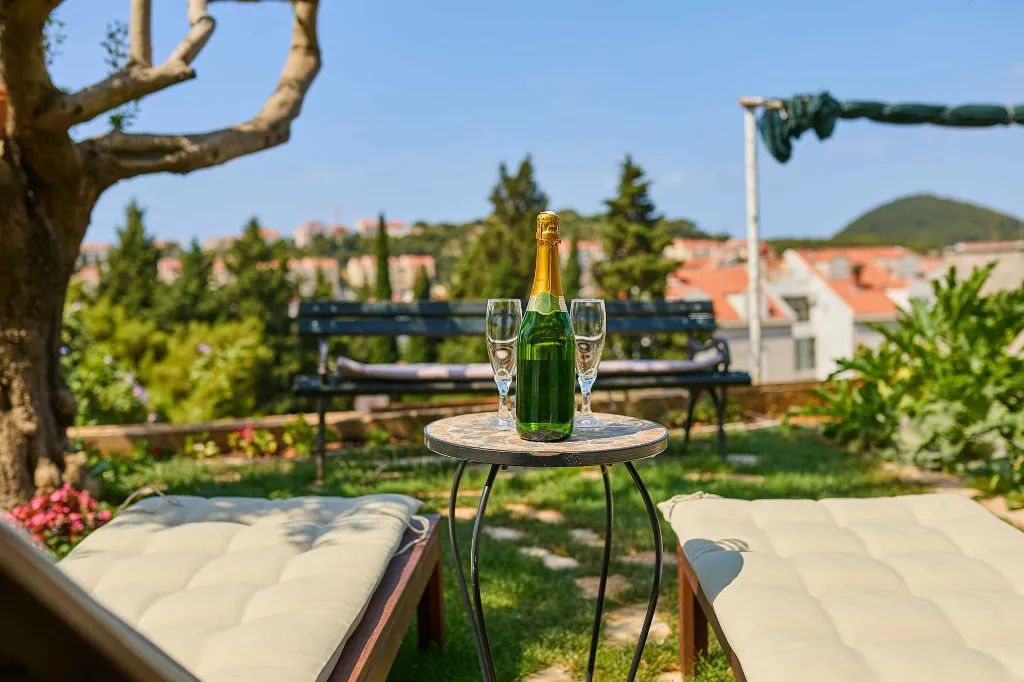 Dubrovnik 1-Bedroom Apartment with Terrace for 2