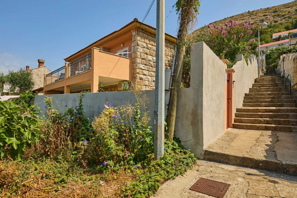 Dubrovnik 1-Bedroom Apartment with Terrace for 2