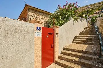 Dubrovnik 1-Bedroom Apartment with Terrace for 2