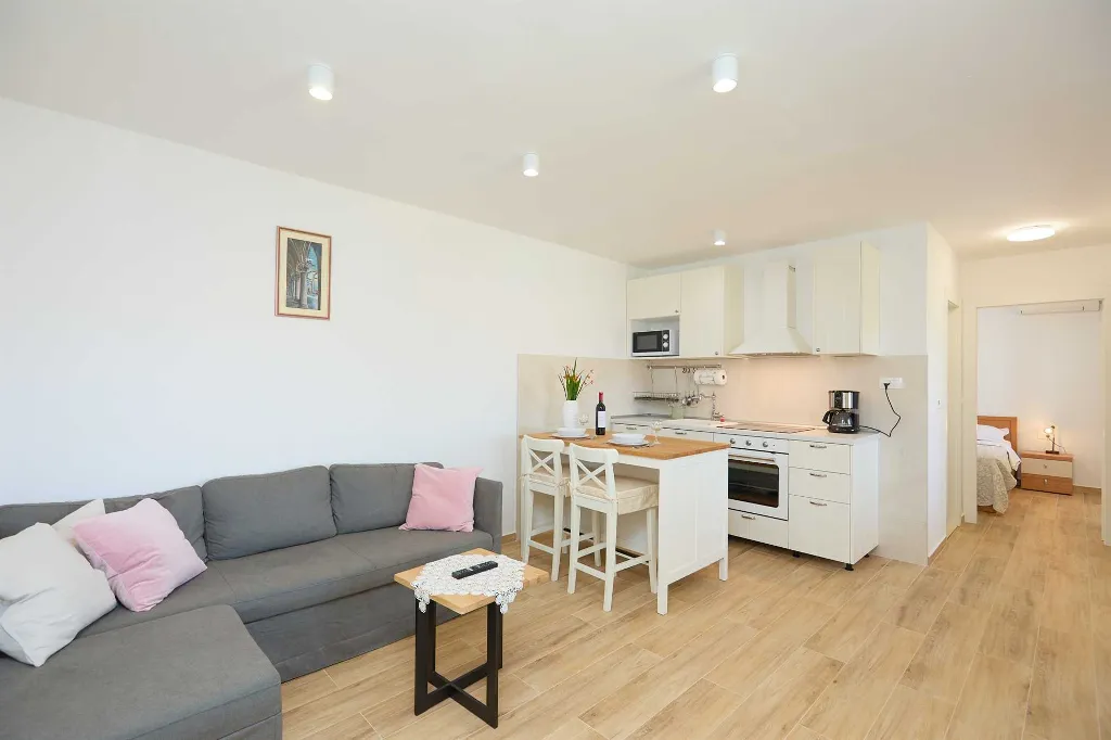 Dubrovnik 1-Bedroom Apartment with Terrace for 2