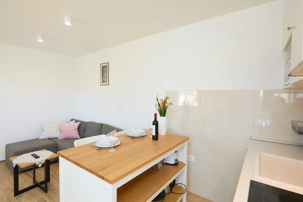 Dubrovnik 1-Bedroom Apartment with Terrace for 2