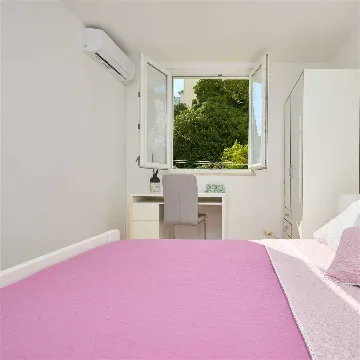 2-Bedroom Apartment with Terrace in Dubrovnik