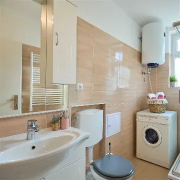 2-Bedroom Apartment with Terrace in Dubrovnik