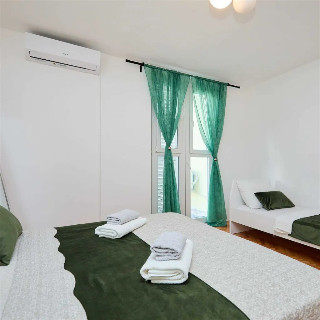 2-Bedroom Apartment with Terrace in Dubrovnik