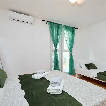 2-Bedroom Apartment with Terrace in Dubrovnik