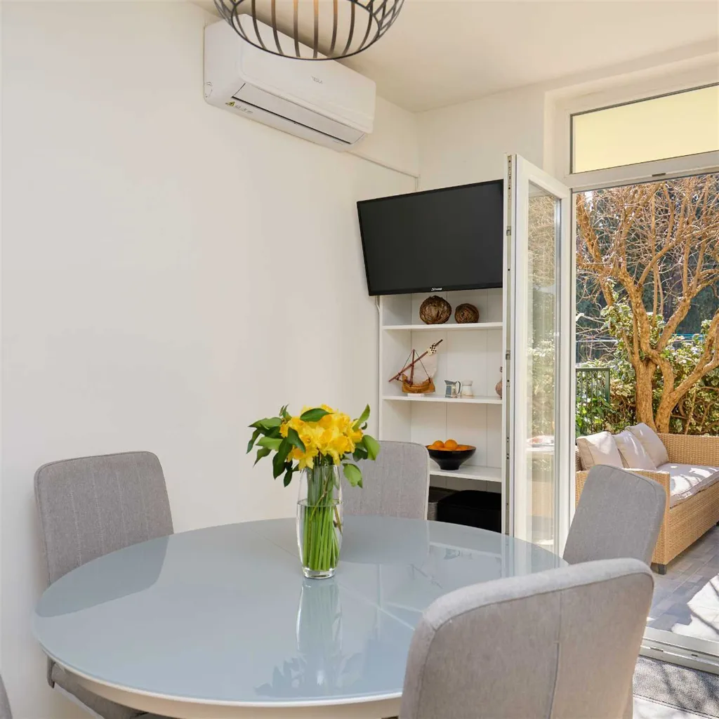 2-Bedroom Apartment with Terrace in Dubrovnik
