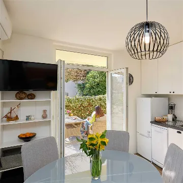 2-Bedroom Apartment with Terrace in Dubrovnik