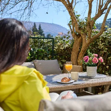 2-Bedroom Apartment with Terrace in Dubrovnik