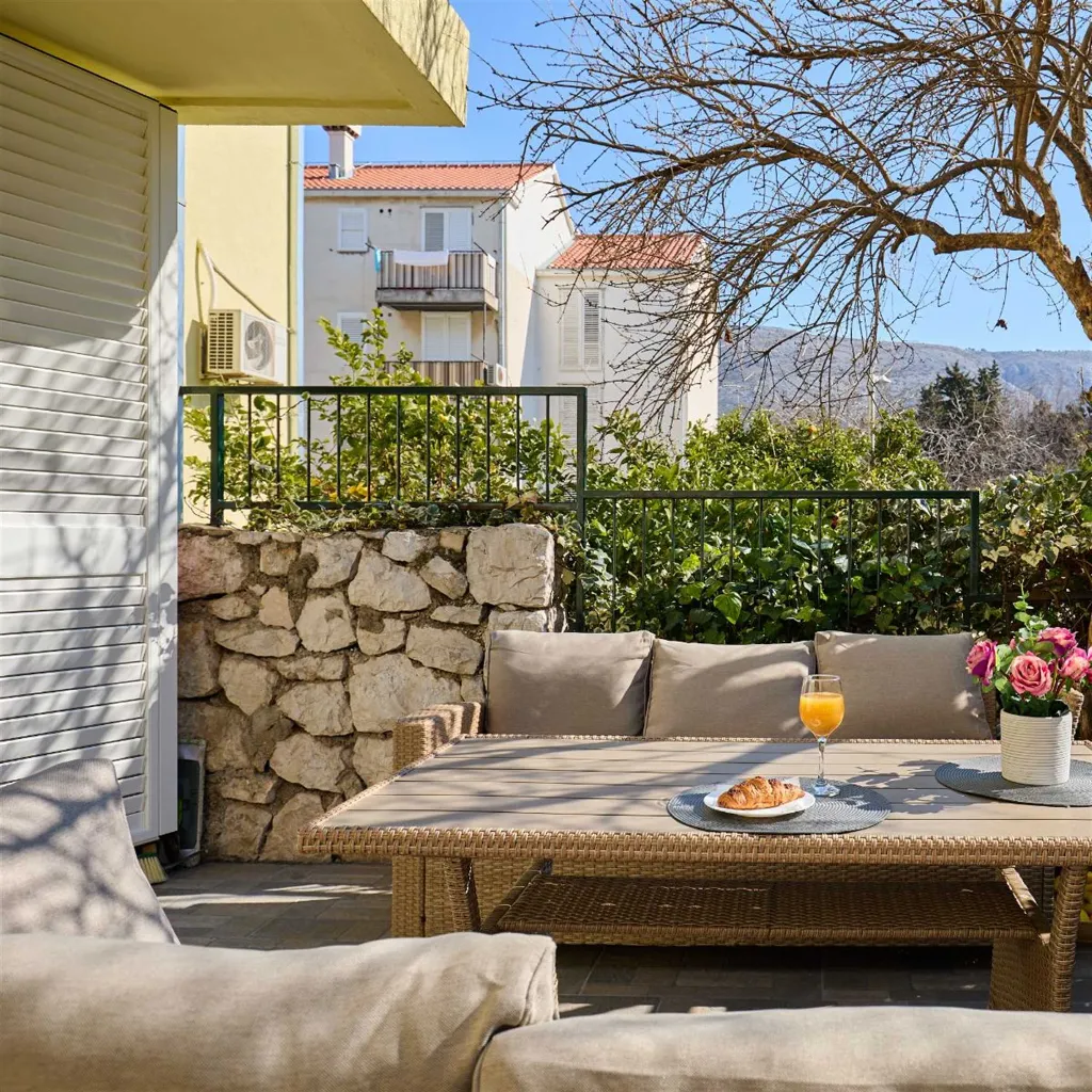 2-Bedroom Apartment with Terrace in Dubrovnik