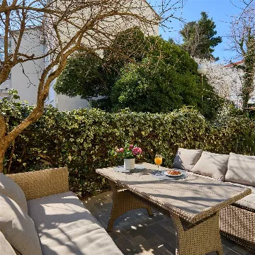 2-Bedroom Apartment with Terrace in Dubrovnik