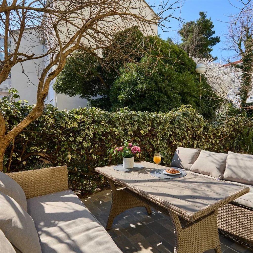 2-Bedroom Apartment with Terrace in Dubrovnik