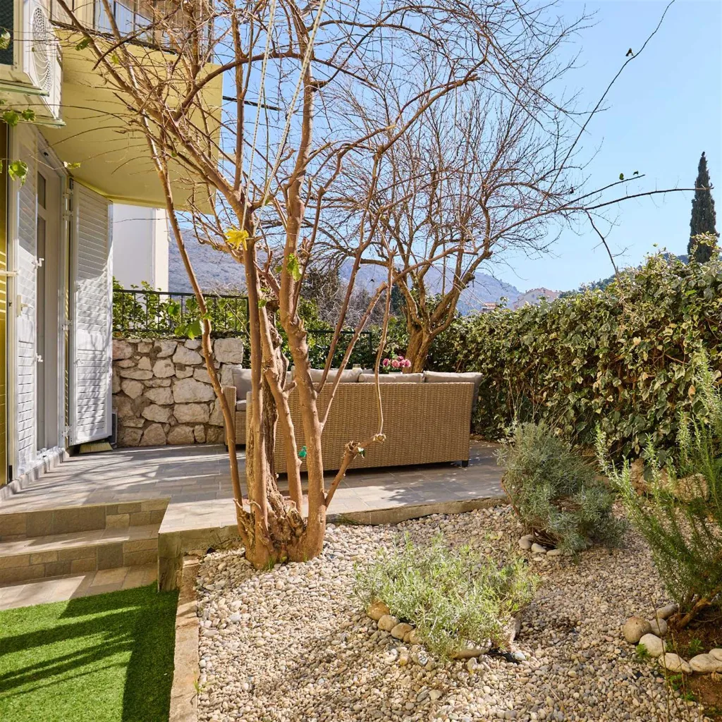 2-Bedroom Apartment with Terrace in Dubrovnik