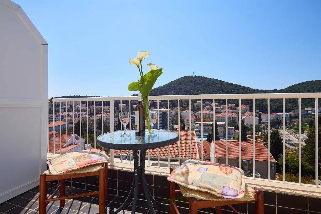 1-Bedroom Apartment in Dubrovnik with Balcony & Sea View