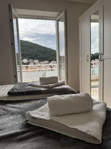 Two-Bedroom Apartment in Dubrovnik for 4 Guests