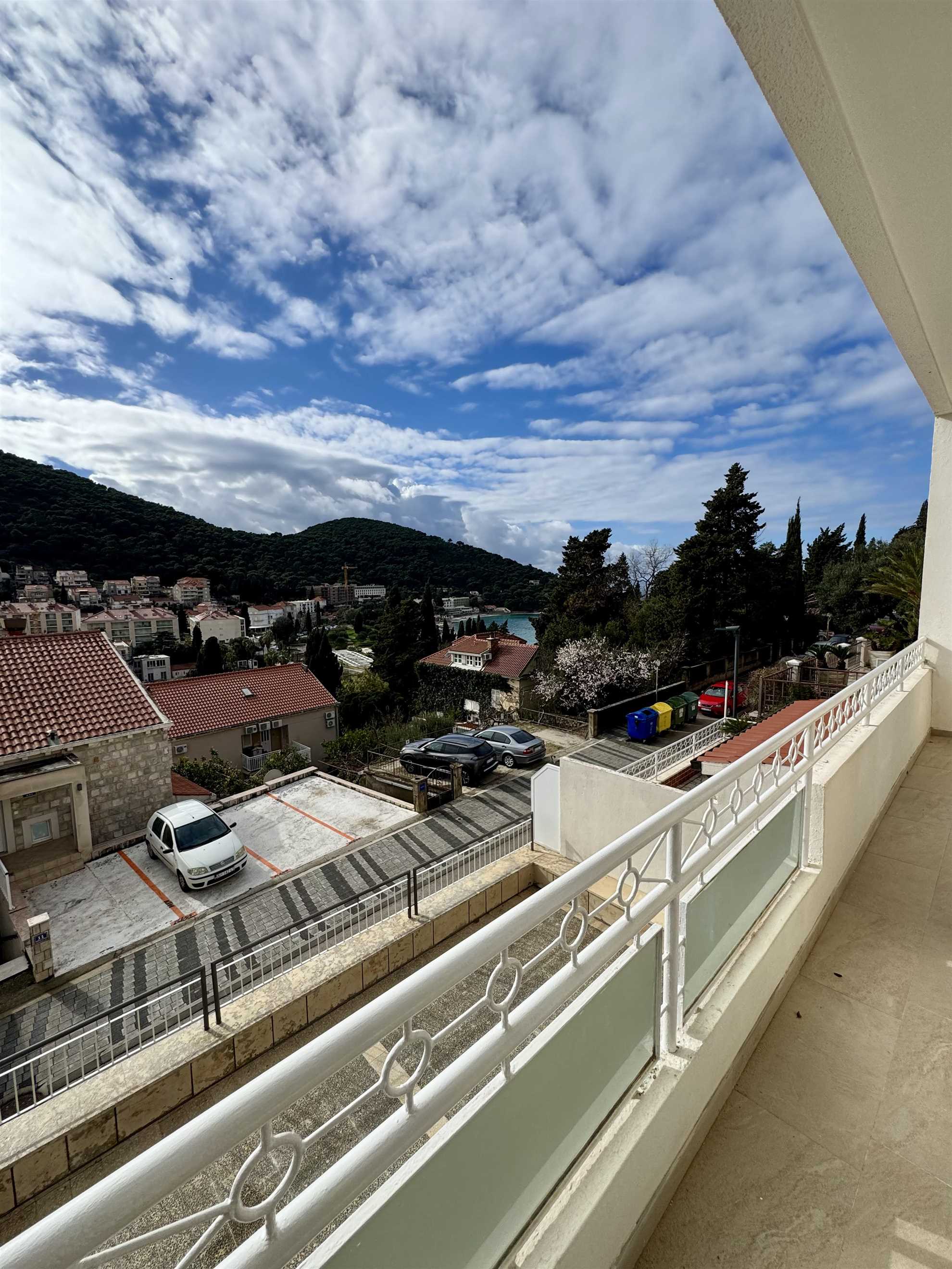 KABLAR'S SUNNY SUITES 2BR apartment with balcony