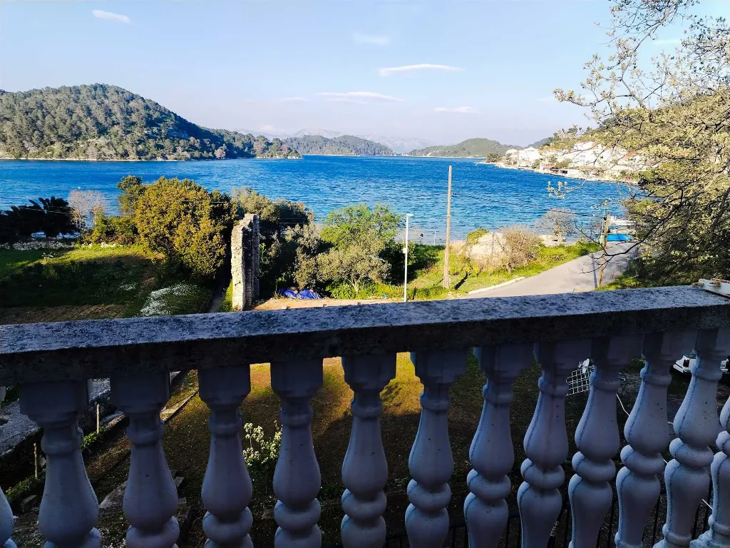 1-Bedroom Apartment in Polače with Sea-View Balcony