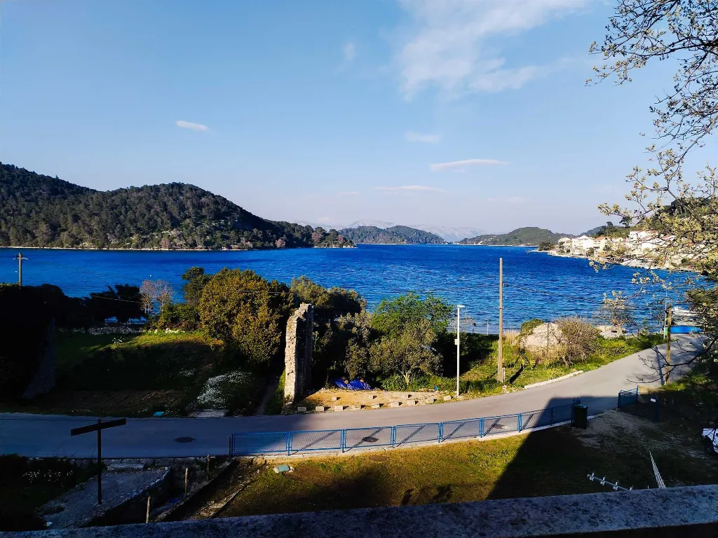 1-Bedroom Apartment in Polače with Sea-View Balcony