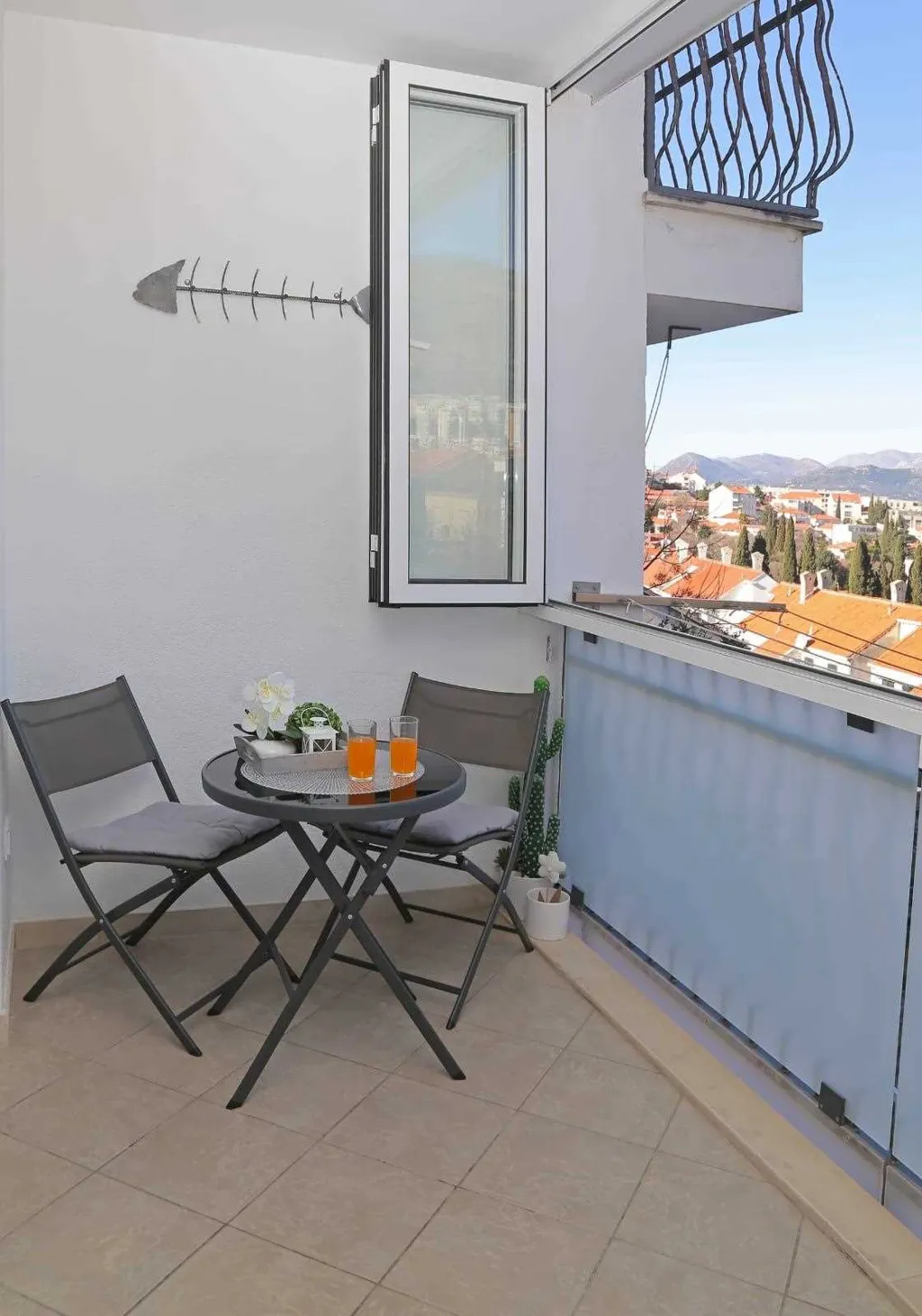 Bright One-Bedroom Apartment with Parking in Dubrovnik
