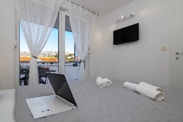 Bright One-Bedroom Apartment with Parking in Dubrovnik
