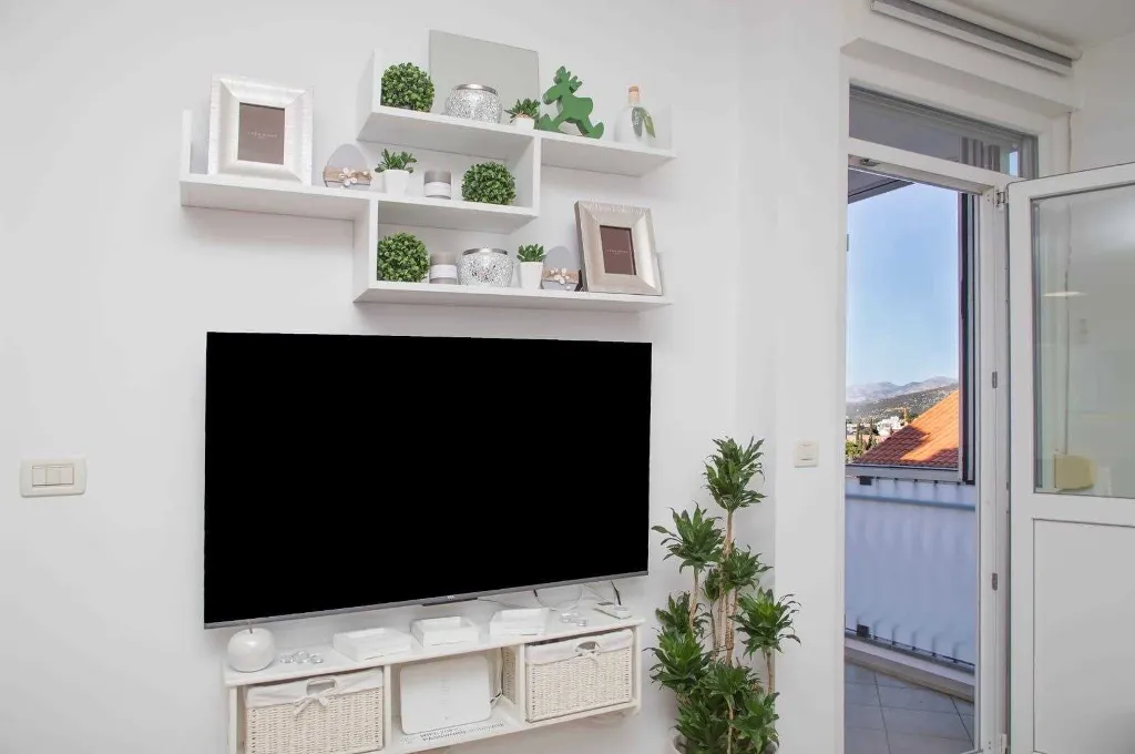 Bright One-Bedroom Apartment with Parking in Dubrovnik