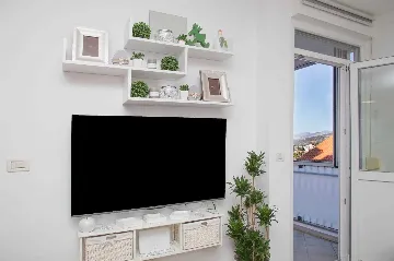 Bright One-Bedroom Apartment with Parking in Dubrovnik