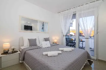 Bright One-Bedroom Apartment with Parking in Dubrovnik
