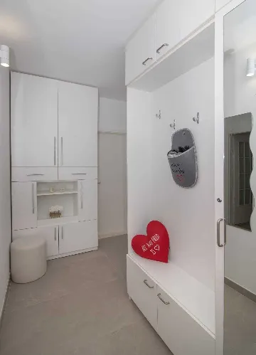 Bright One-Bedroom Apartment with Parking in Dubrovnik