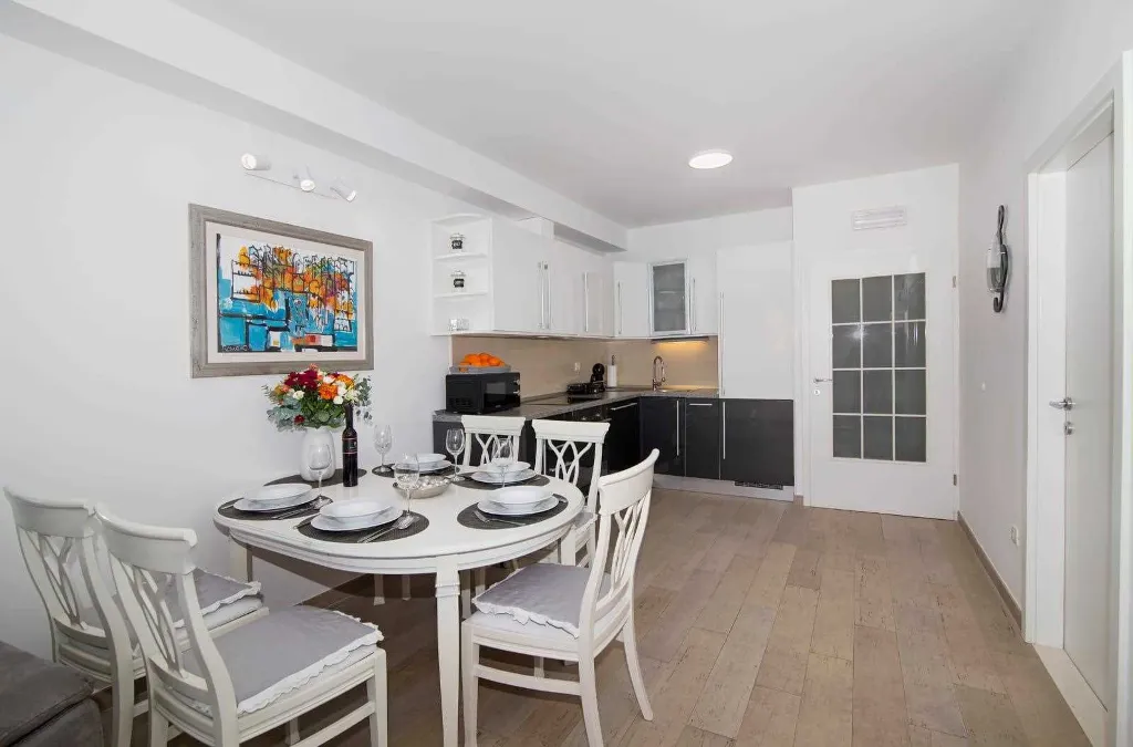 Bright One-Bedroom Apartment with Parking in Dubrovnik