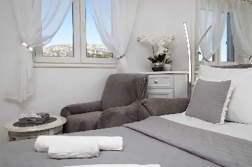 Bright One-Bedroom Apartment with Parking in Dubrovnik