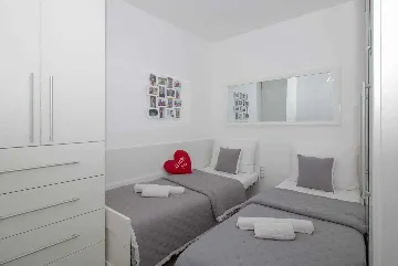 Bright One-Bedroom Apartment with Parking in Dubrovnik