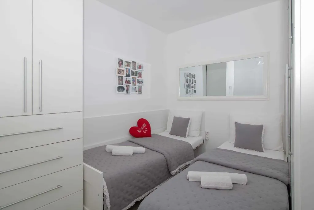 Bright One-Bedroom Apartment with Parking in Dubrovnik