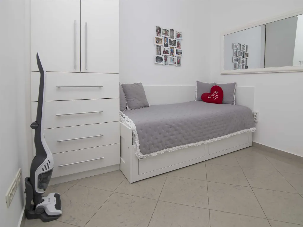 Bright One-Bedroom Apartment with Parking in Dubrovnik
