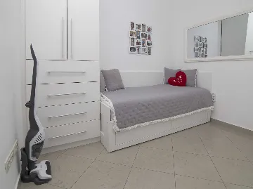 Bright One-Bedroom Apartment with Parking in Dubrovnik