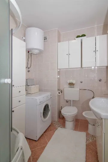 Bright One-Bedroom Apartment with Parking in Dubrovnik