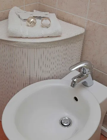 Bright One-Bedroom Apartment with Parking in Dubrovnik