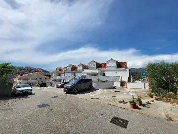 Bright One-Bedroom Apartment with Parking in Dubrovnik