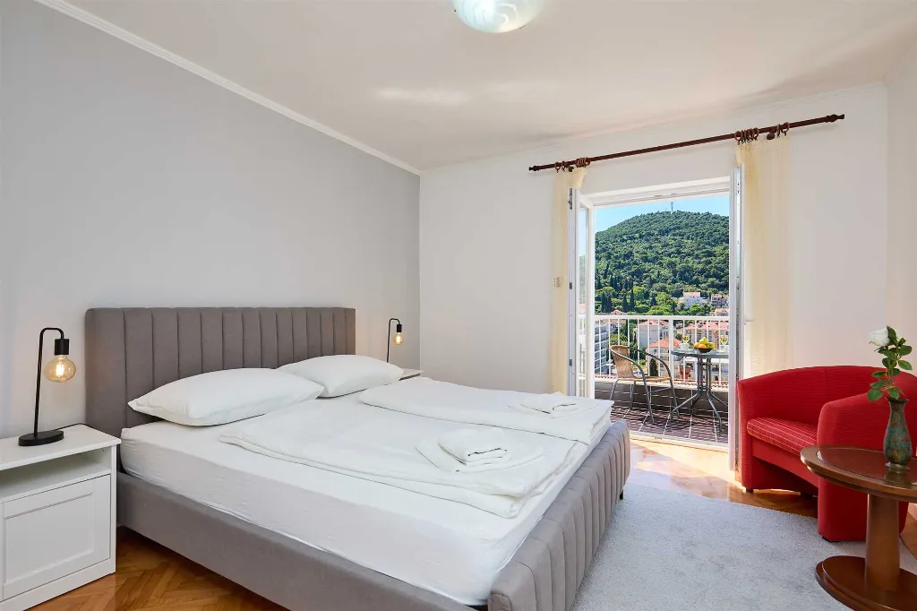 Dubrovnik 1-Bedroom Apartment with Balcony Sea Views