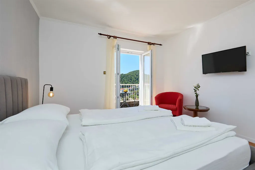 Dubrovnik 1-Bedroom Apartment with Balcony Sea Views